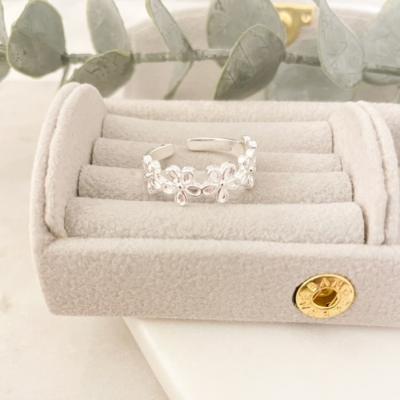 925 Sterling Silver Dainty Flower Ring Minimalist Ring Chic Boho Ring - Picture 6 of 9